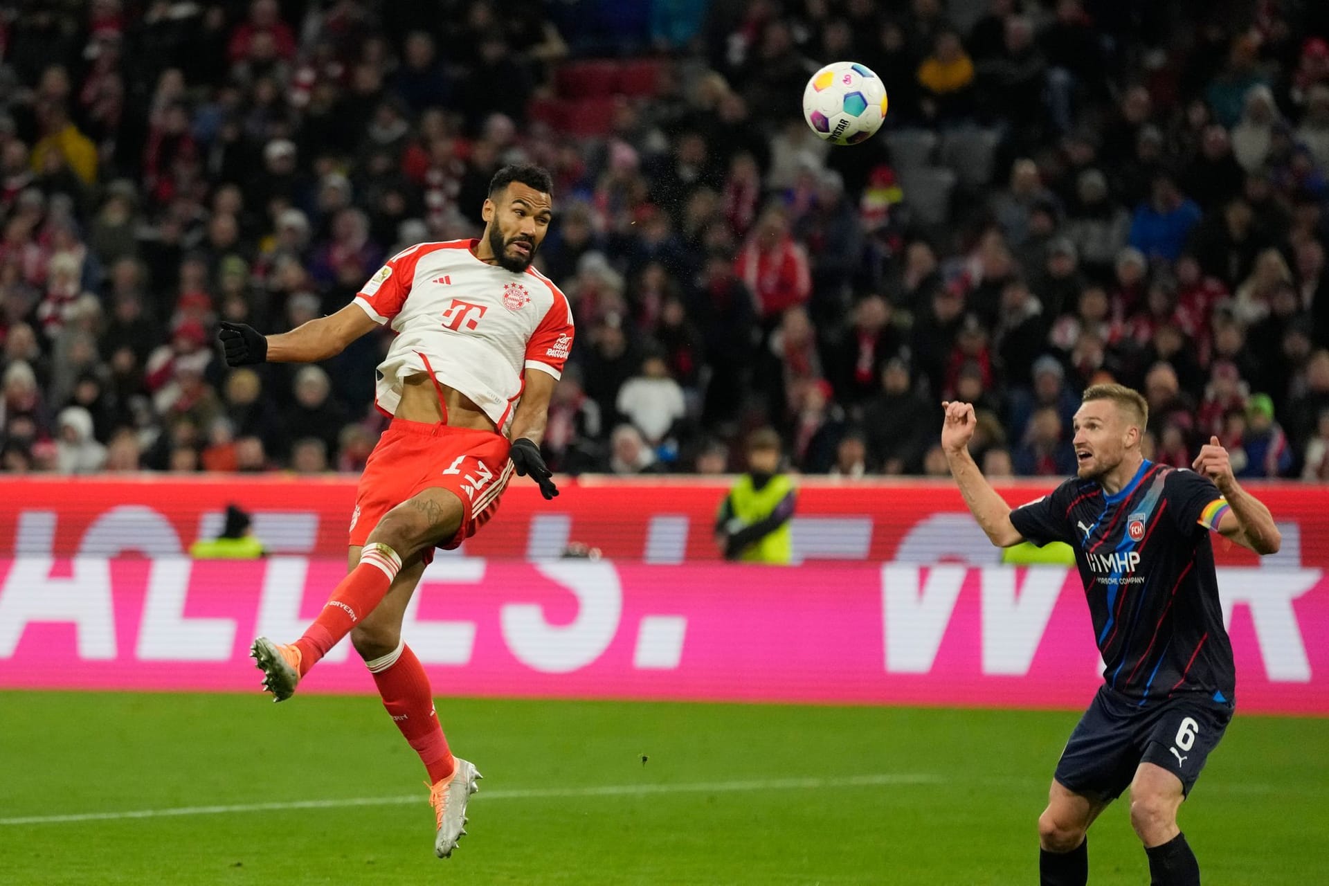 Eric Maxim Choupo-Moting (ab 60. Minute): Scheiterte vor Guerreiros Nachschuss zunächst am Keeper. Traf per Kopf dann aber zur Entscheidung. Sehr wirkungsvoll nach seiner Einwechslung. Note 2