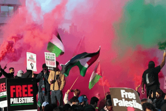 Großbritannien: Über 300.000 Demonstranten gehen für Palästina auf die Straße.