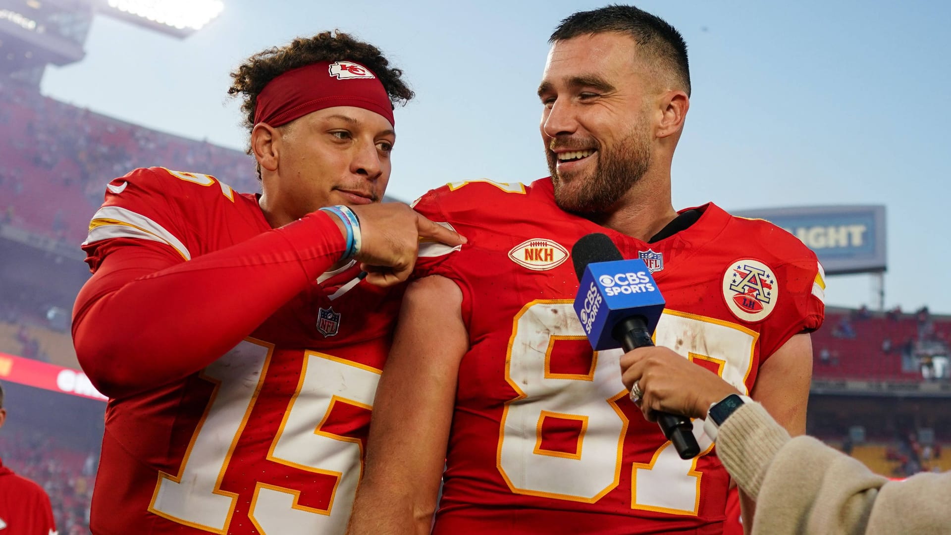 Patrick Mahomes (l.) und Travis Kelce: Sie treffen in Frankfurt auf die Miami Dolphins.