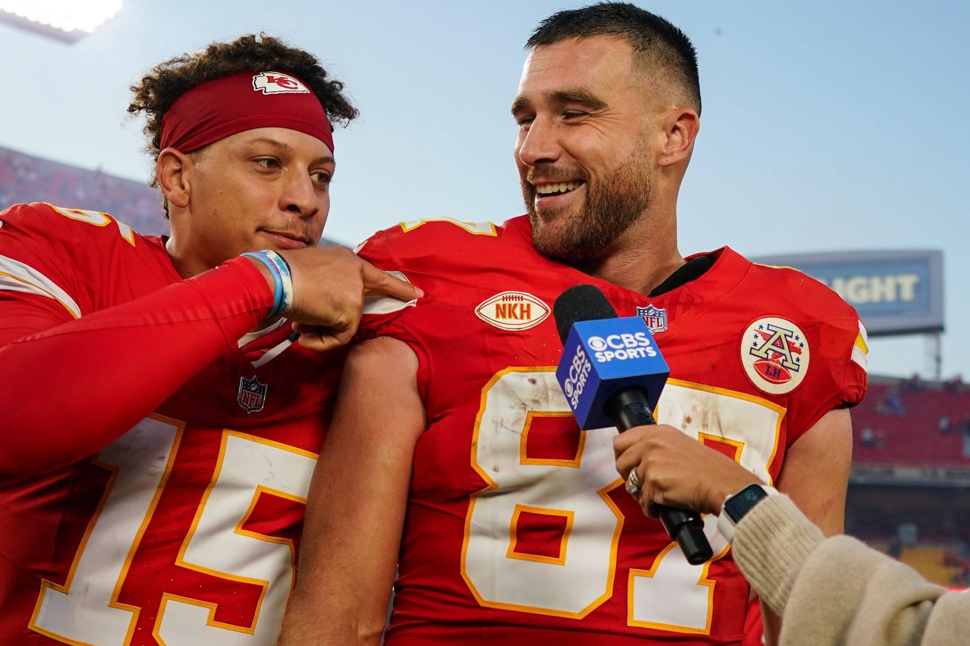 Patrick Mahomes (l.) und Travis Kelce: Sie treffen in Frankfurt auf die Miami Dolphins.