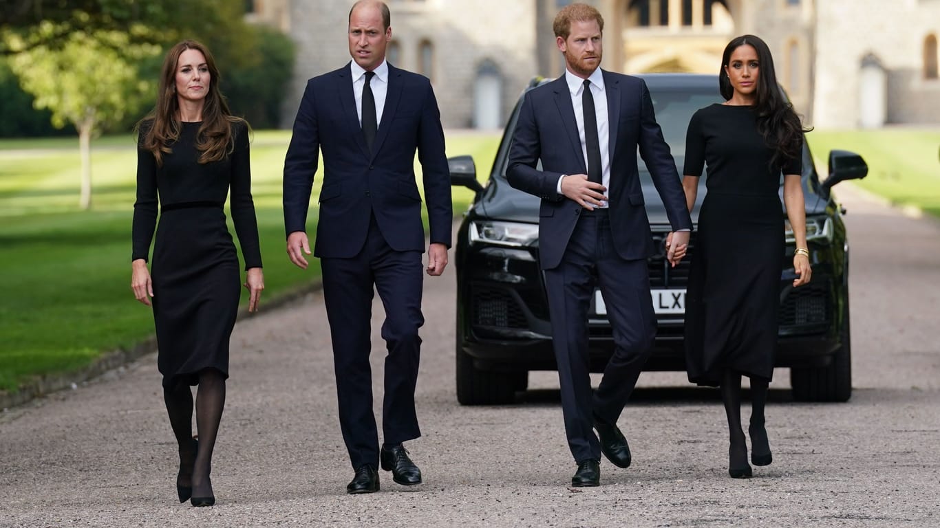 Prinzessin Kate, Prinz William, Prinz Harry und Herzogin Meghan: Kurz nach dem Tod von Queen Elizabeth II. im September 2022 zeigten sich die "Fab Four" gemeinsam in der Öffentlichkeit.