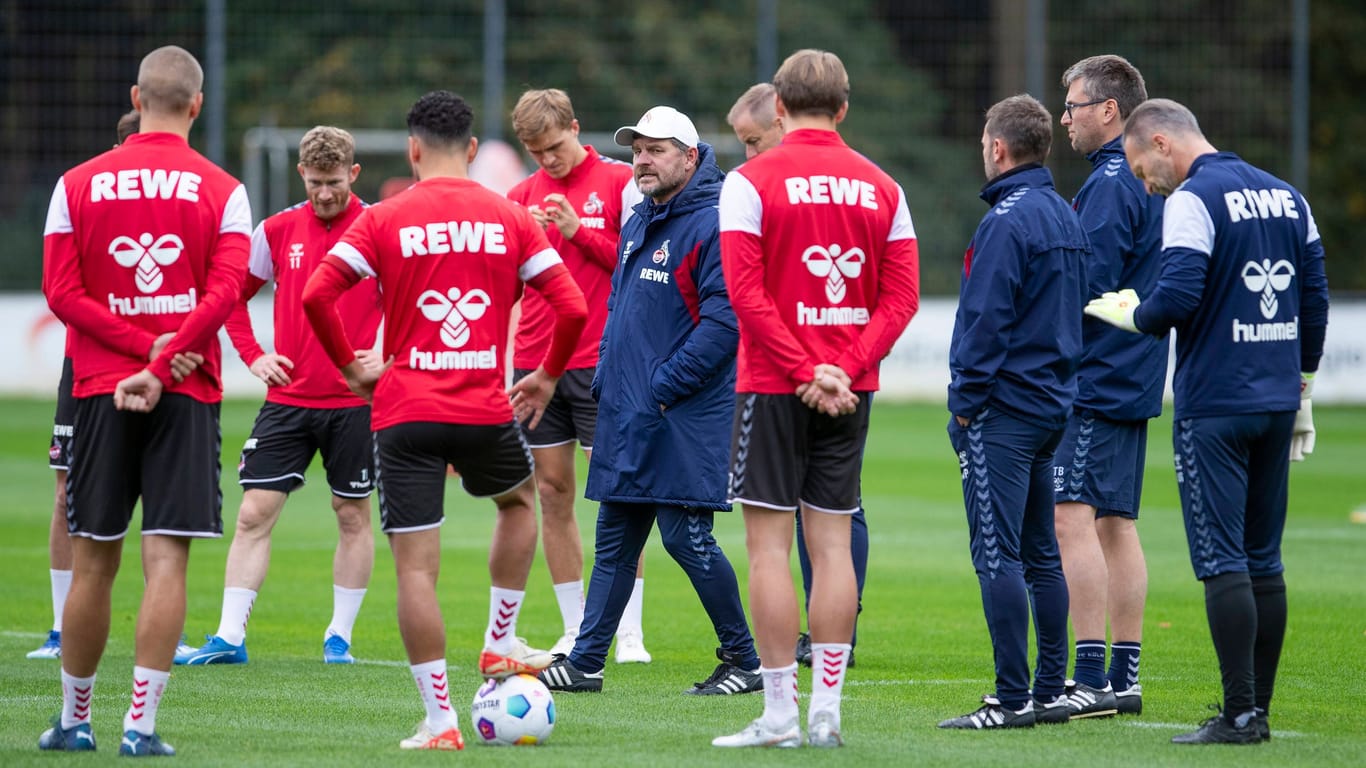 Eine Trainingseinheit des 1. FC Köln (Archivbild): Der FC nutzt die Länderspielpause, um sich in der Region zu zeigen.