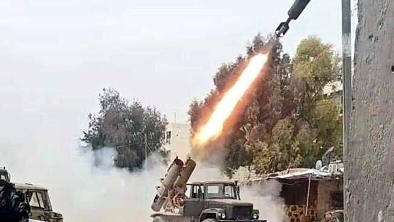Eine "Burkan"-Rakete wird abgeschossen (Archivbild): Angeblich besitzt die Hisbollah diese Raketen.