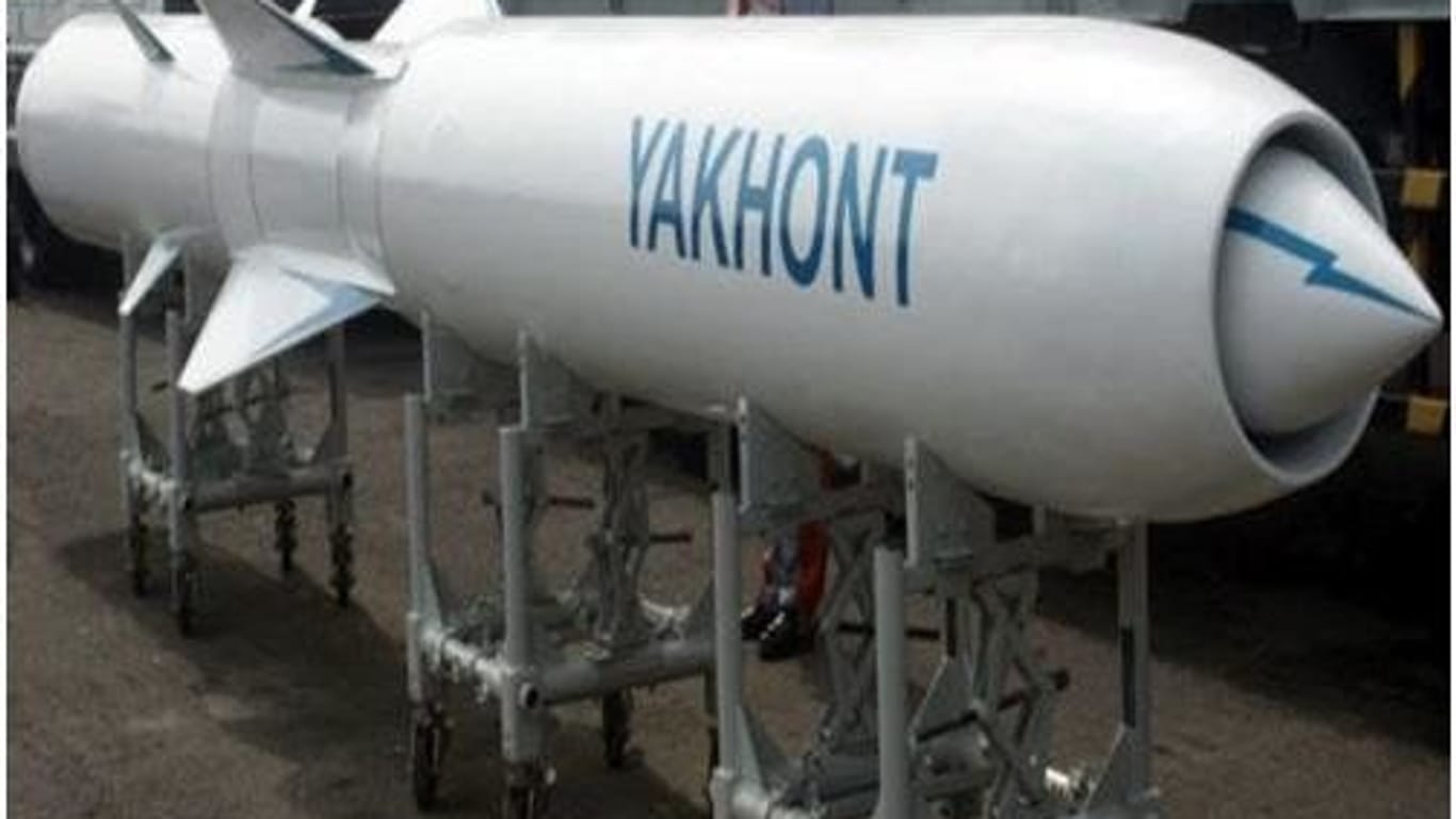 Die Yakhont-Rakete ist etwa neun Meter lang und kann mit 3000 km/h fliegen.