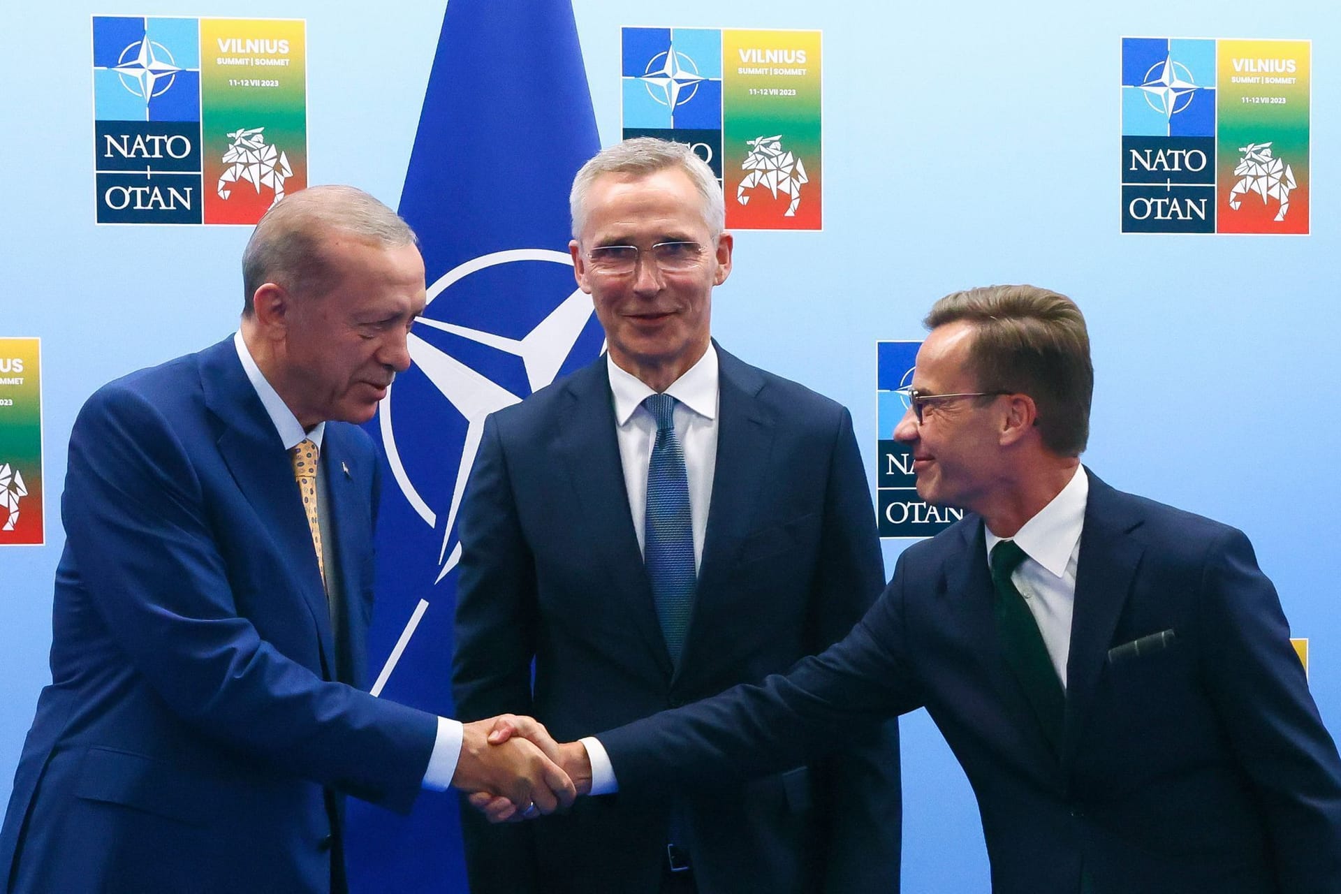 Erdogan mit Nato-Generalsekretär Jens Stoltenberg und Schwedens Ministerpräsident Ulf Kristersson auf dem Nato-Gipfel im Juli in Litauen.