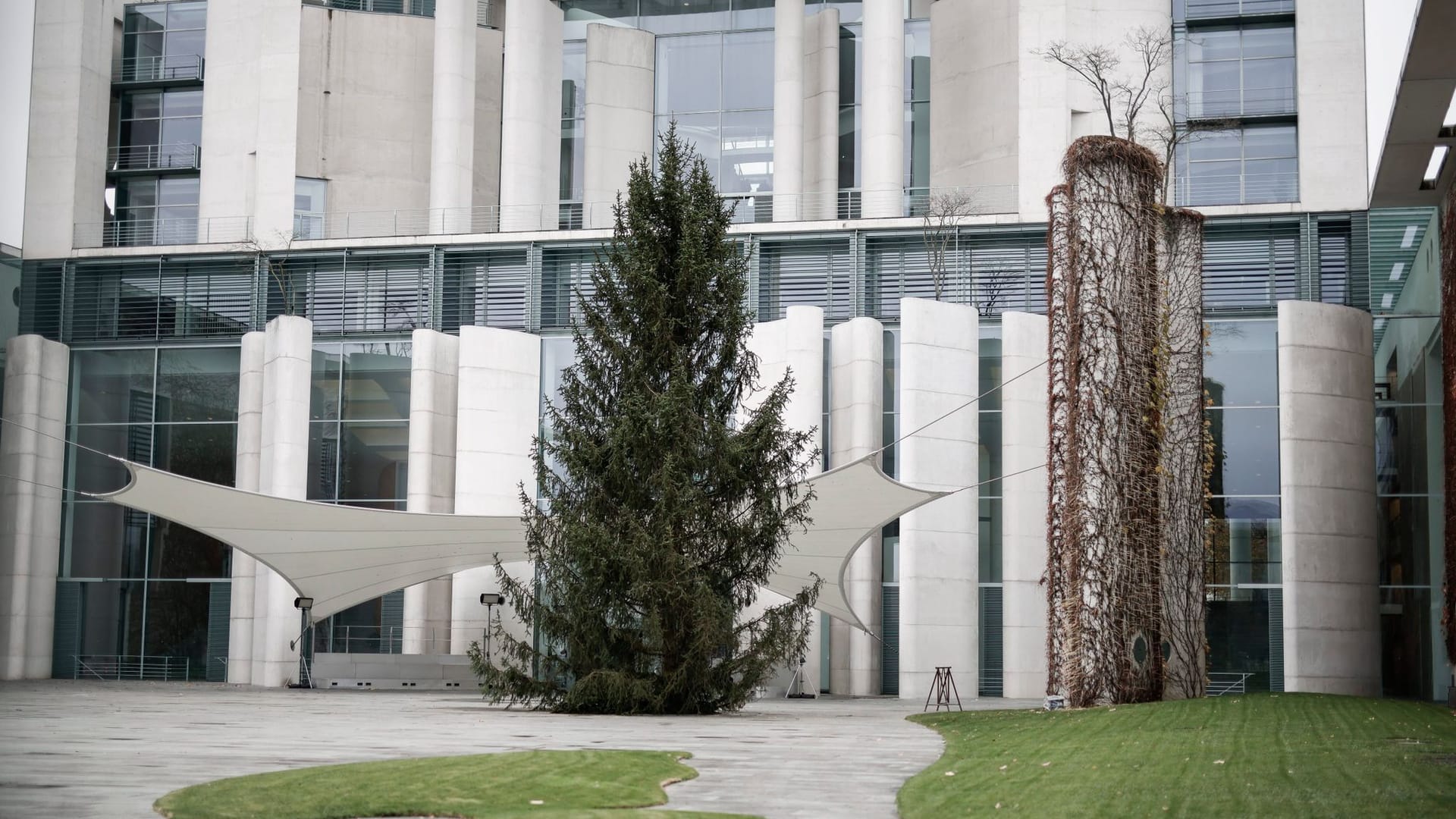 Weihnachtsbaum am Kanzleramt Weihnachtsbaum am Kanzleramt