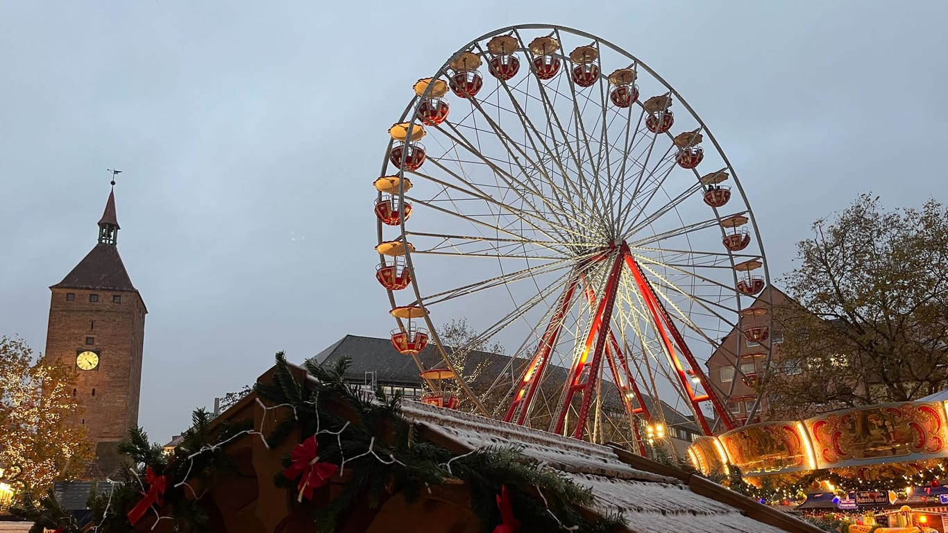 Erstmals gibt es ein Riesenrad in der Nürnberger Innenstadt zur Weihnachtszeit.