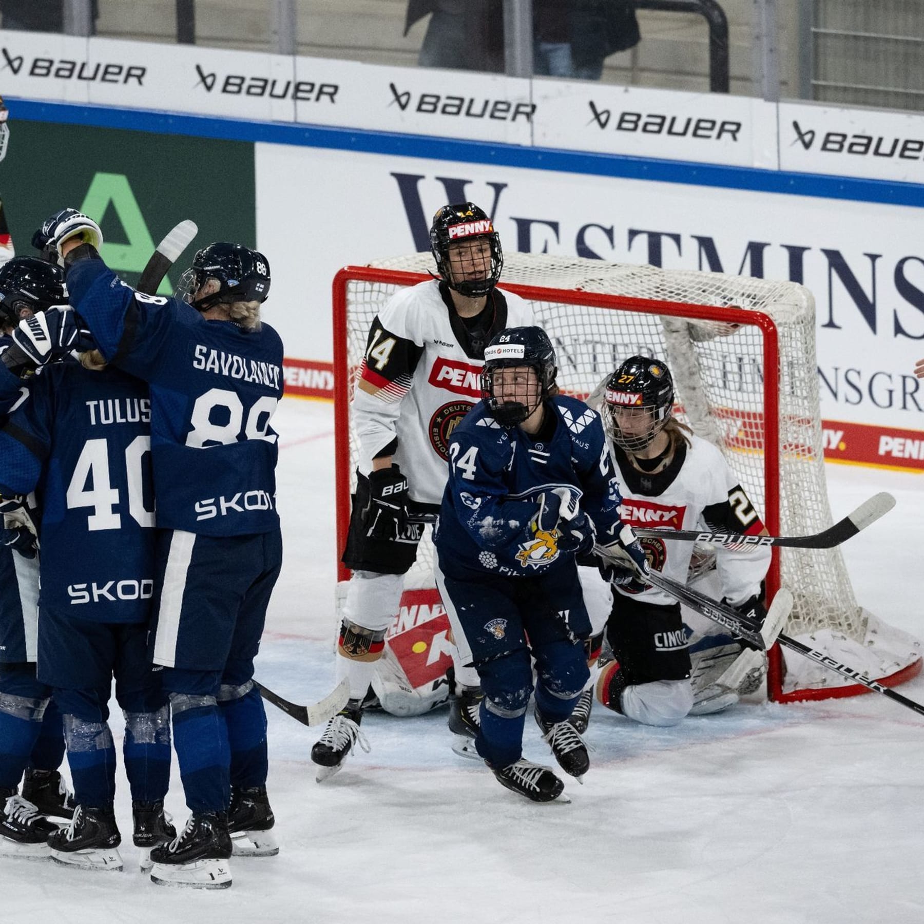 Eishockey 18-Pleite für DEB-Frauen bei Deutschland Cup gegen Finnland