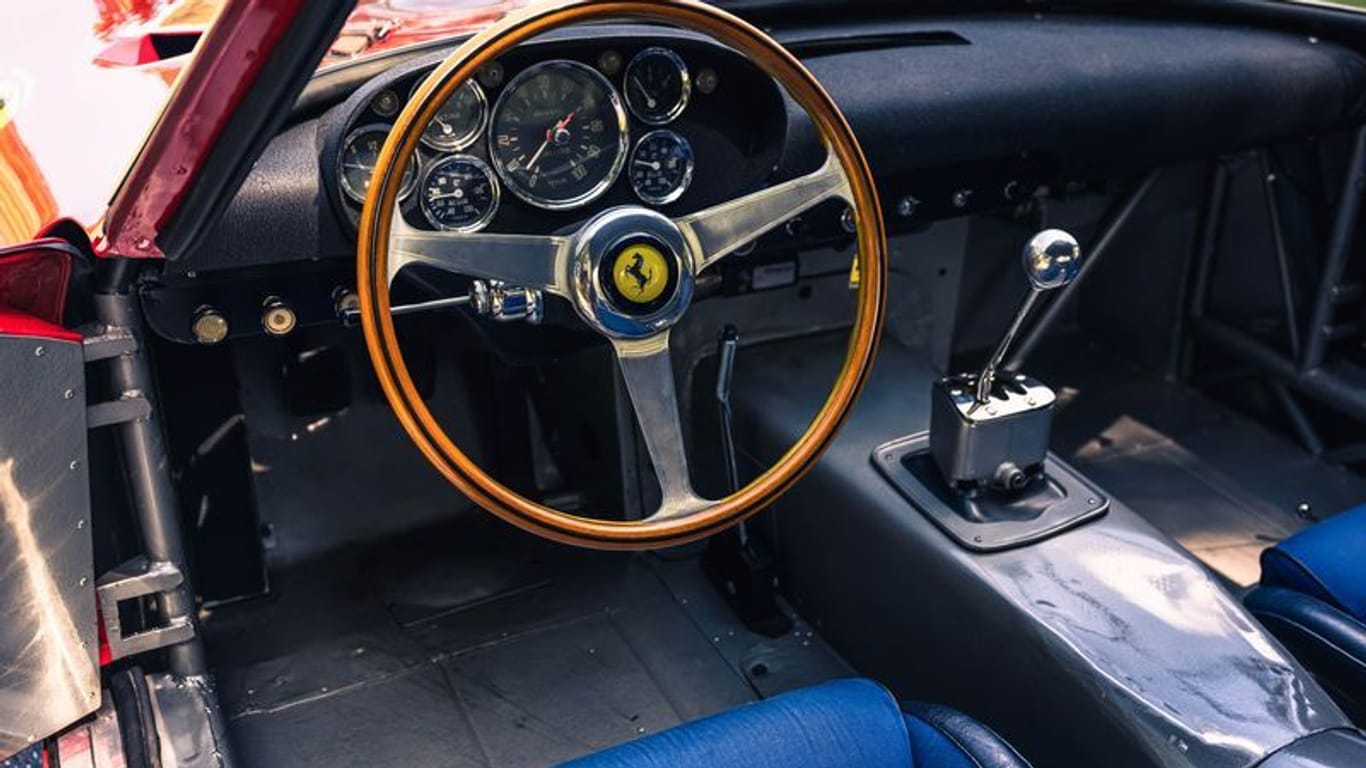 Spartanisch: Cockpit des 1962er Ferrari 330 LM / 250 GTO.