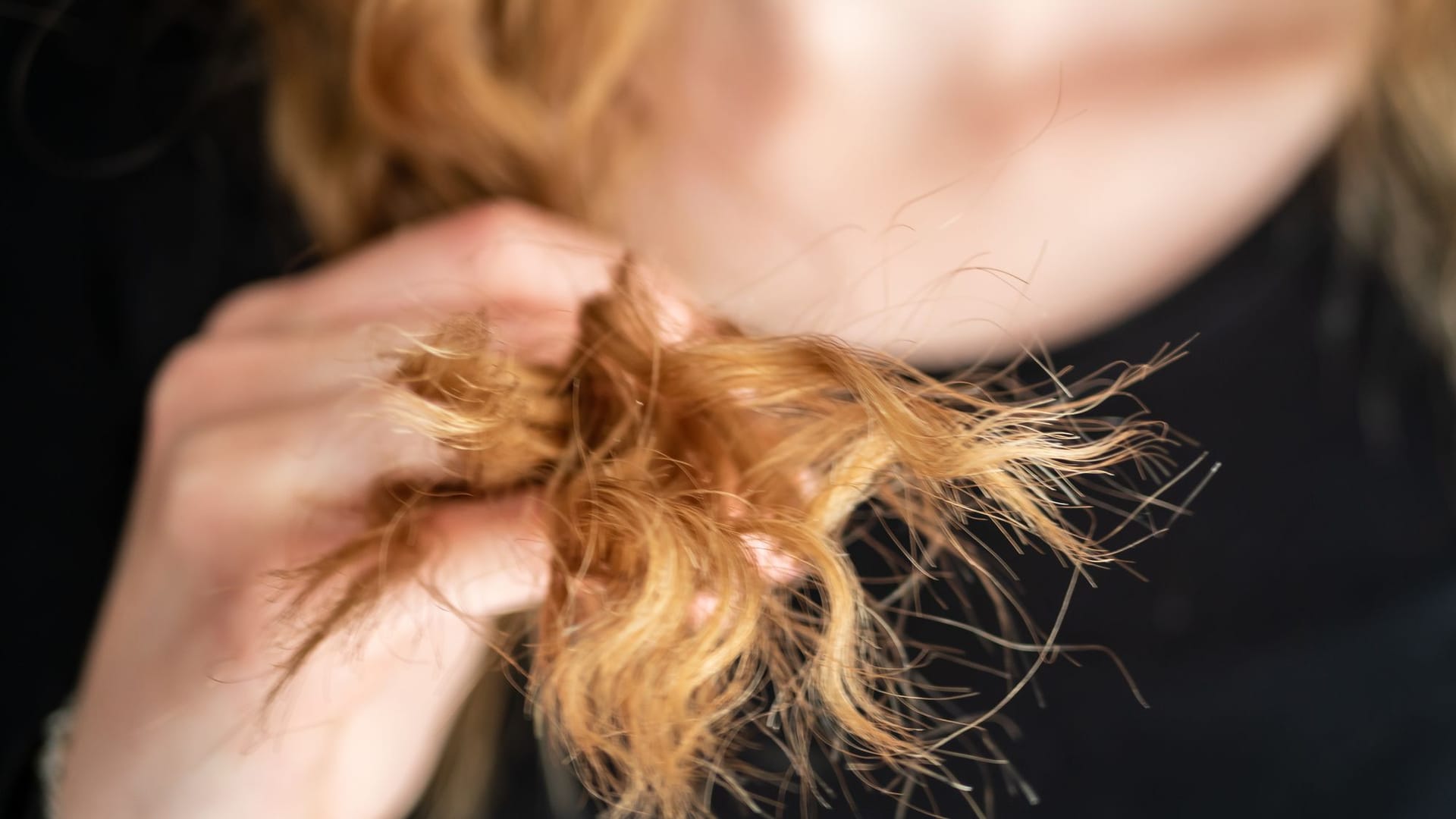 Falsche Haarpflege kann zu Spliss führen.