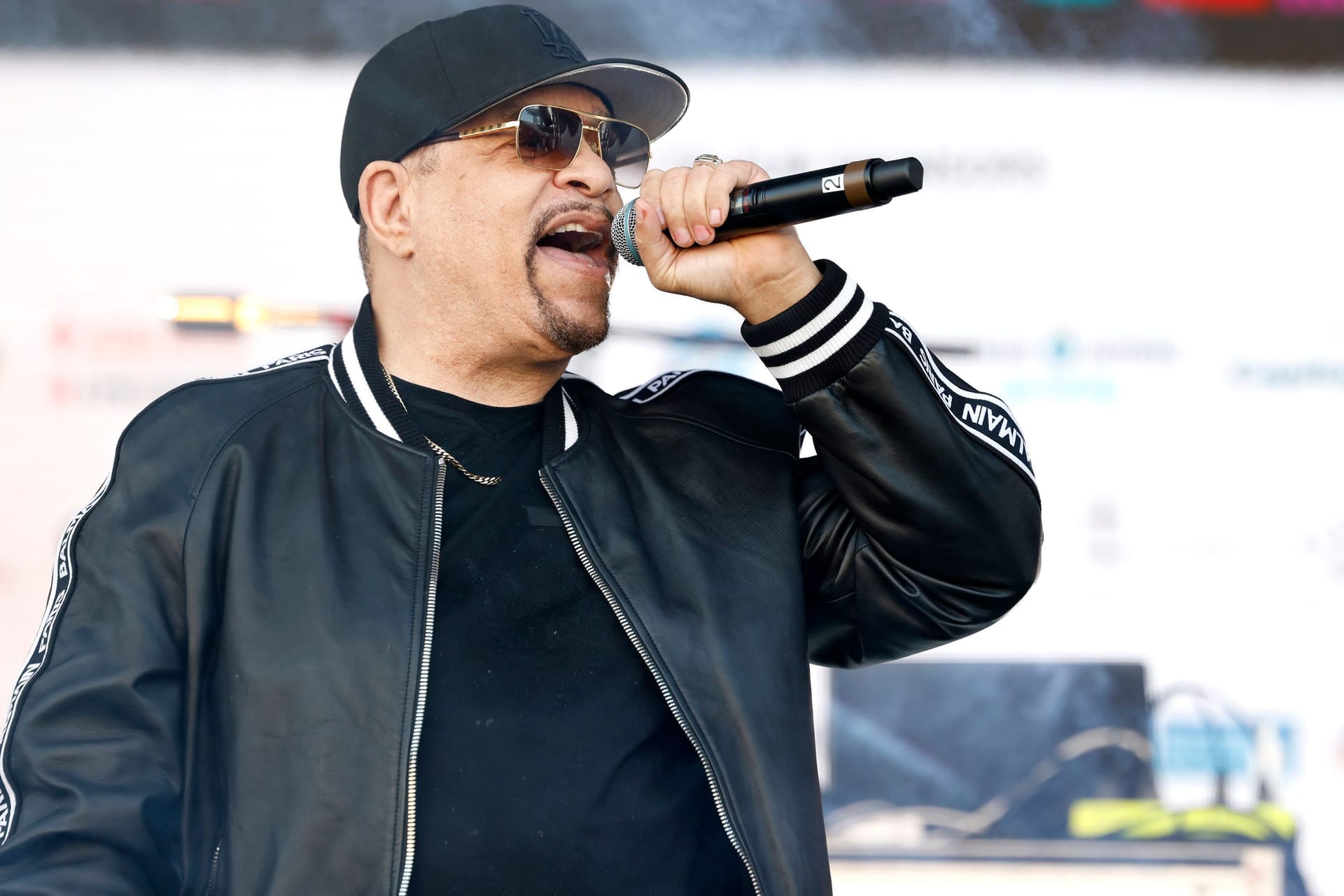 Ice-T: Nachdem seine beiden Eltern verstarben, wuchs der Rapper bei seinen Tanten auf, die ihn adoptierten.