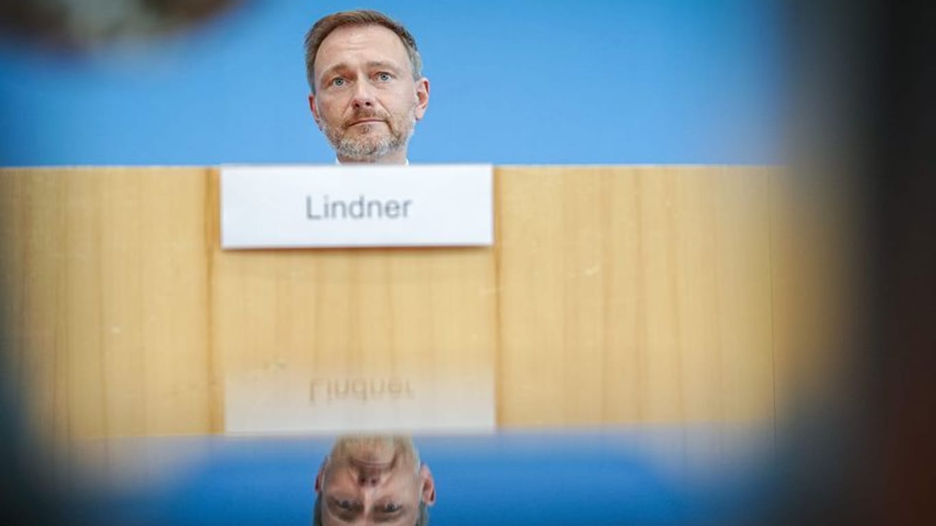 Ungewisser Ausblick: Finanzminister Christian Lindner will die Schuldenbremse beibehalten – Grüne und SPD sie reformieren.