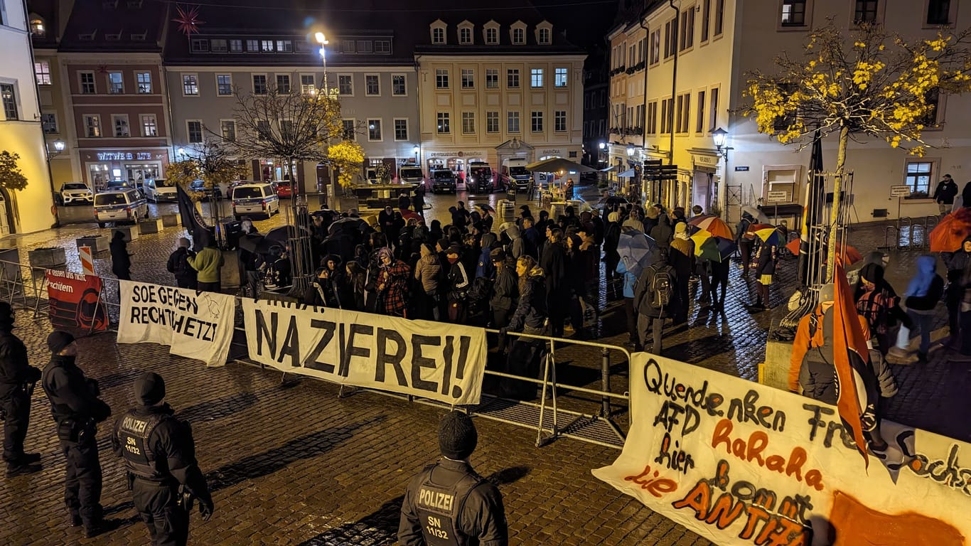 Vergangenen Freitag organisierte das Bündnis SOE gegen Rechts einen Gegenprotest gegen die Abschlussveranstaltung des AfD-Wahlkampfs auf dem Marktplatz in Pirna.