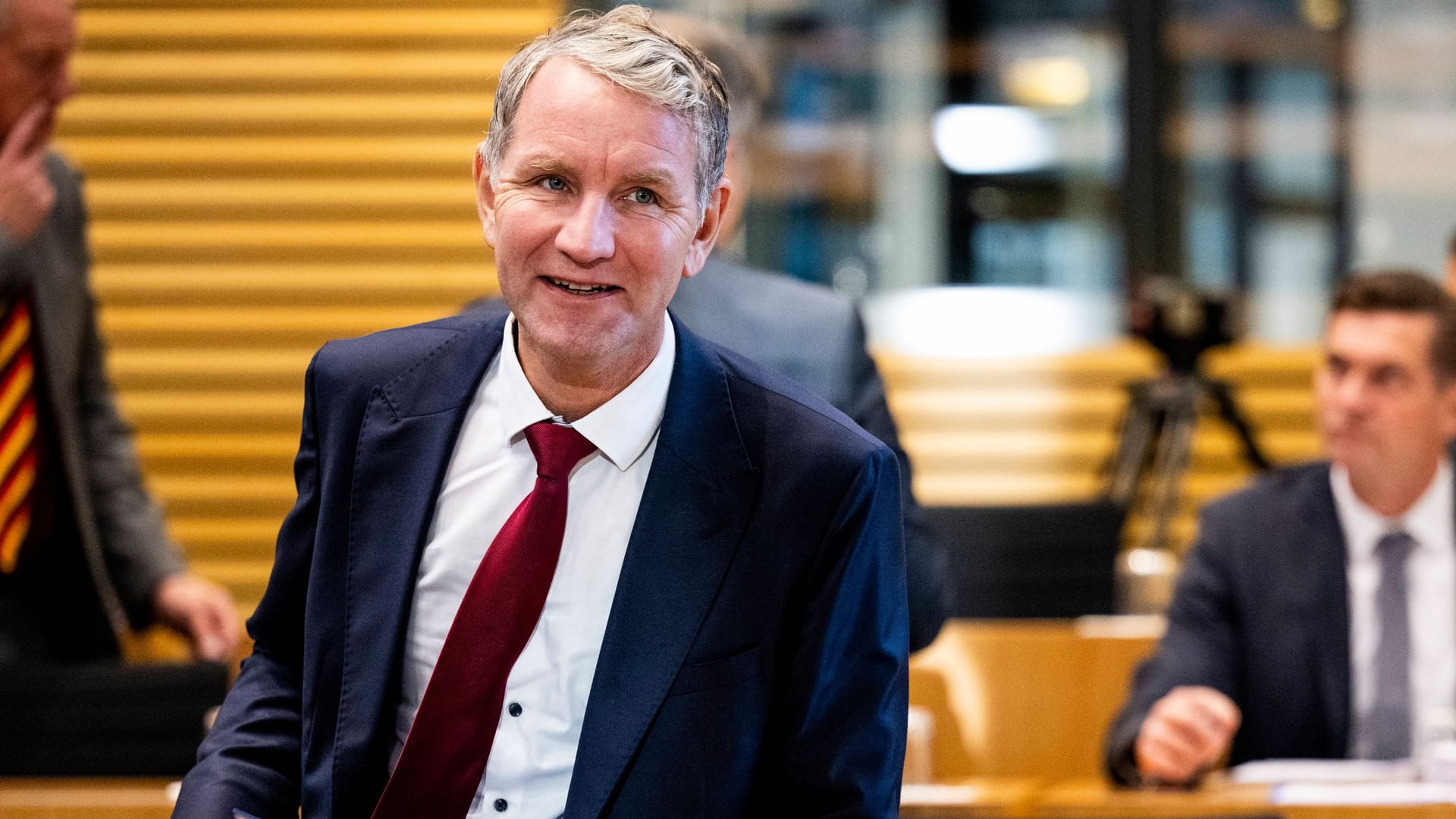 Björn Höcke, Parteichef der Thüringer AfD: Die gesichert rechtsextreme Partei muss das ARD-Magazin "Monitor" zum Parteitag akkreditieren.