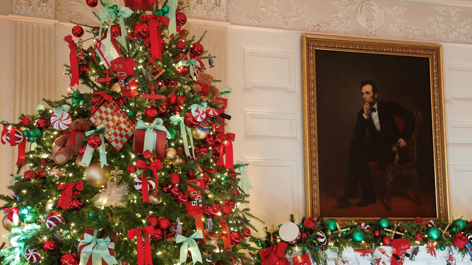 CHRISTMAS-SEASON/WHITE HOUSE CHRISTMAS-SEASON/WHITE HOUSE