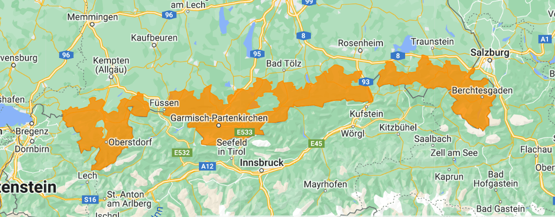 Orange-markierte Alpenregion: Hier kommt es in der Nacht zu Montag und am Tag zu teils starken Sturmböen.