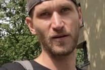 Die Polizei sucht diesen Mann.