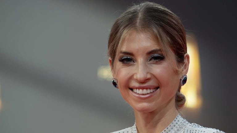 Cathy Hummels Mit Neuem Rosenkavalier: Oktoberfest Sorgt Für Gesprächsstoff - i4g2m8y