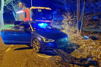 FW Hannover: Verkehrsunfall in Bothfeld - Feuerwehr befreit verletzte Person