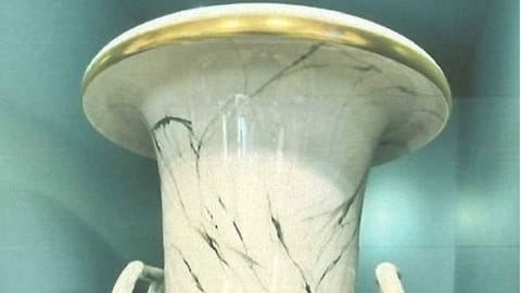 Diese Vase wurde aus den Räumen des KPM-Stores in Berlin-Charlottenburg gestohlen. Sie ist 9.500 Euro wert.