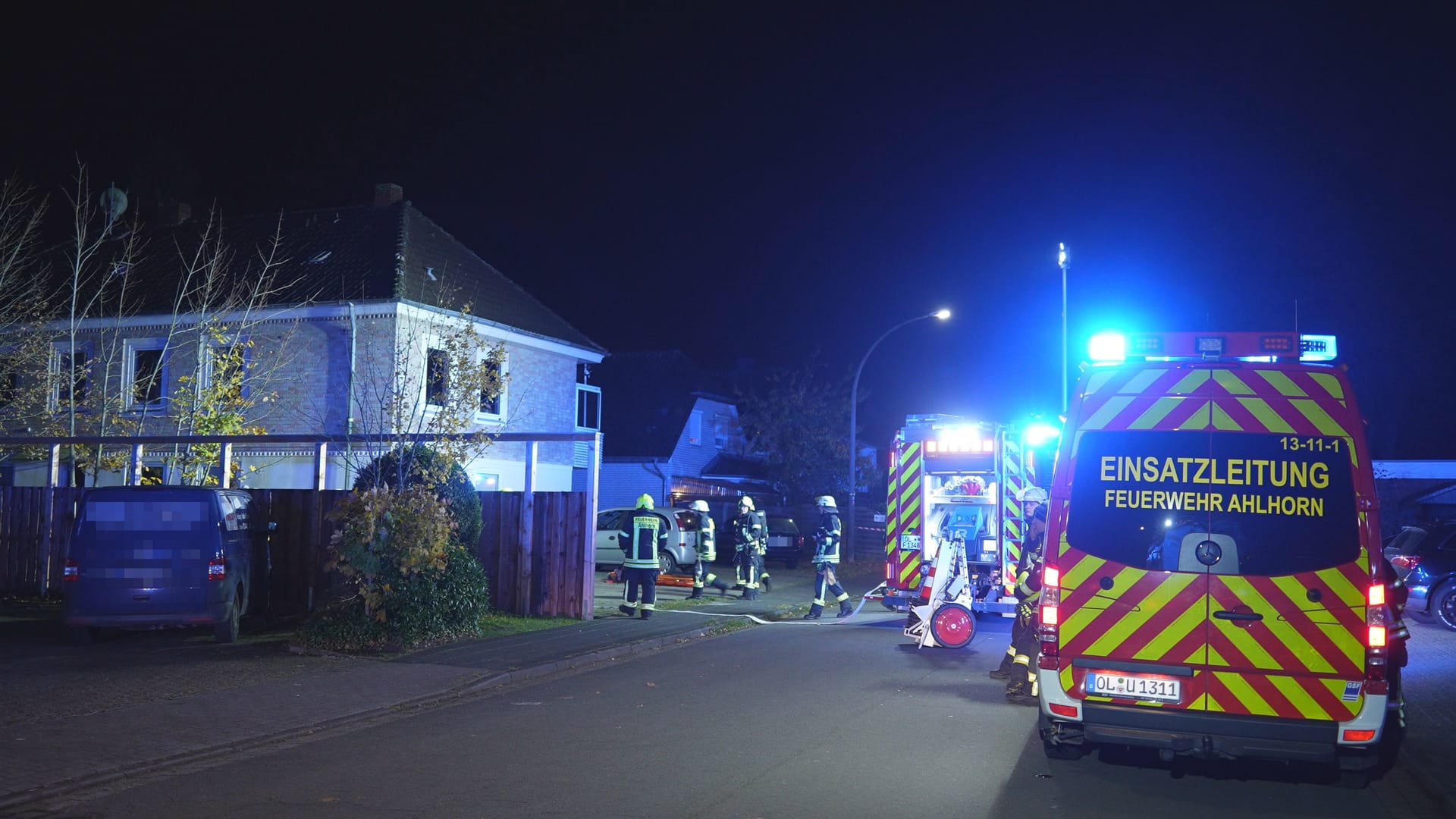 Großer Einsatz für die Feuerwehr in Ahlhorn: Mehrere Personen kamen ins Krankenhaus. Großer Einsatz für die Feuerwehr in Ahlhorn: Mehrere Personen kamen ins Krankenhaus.