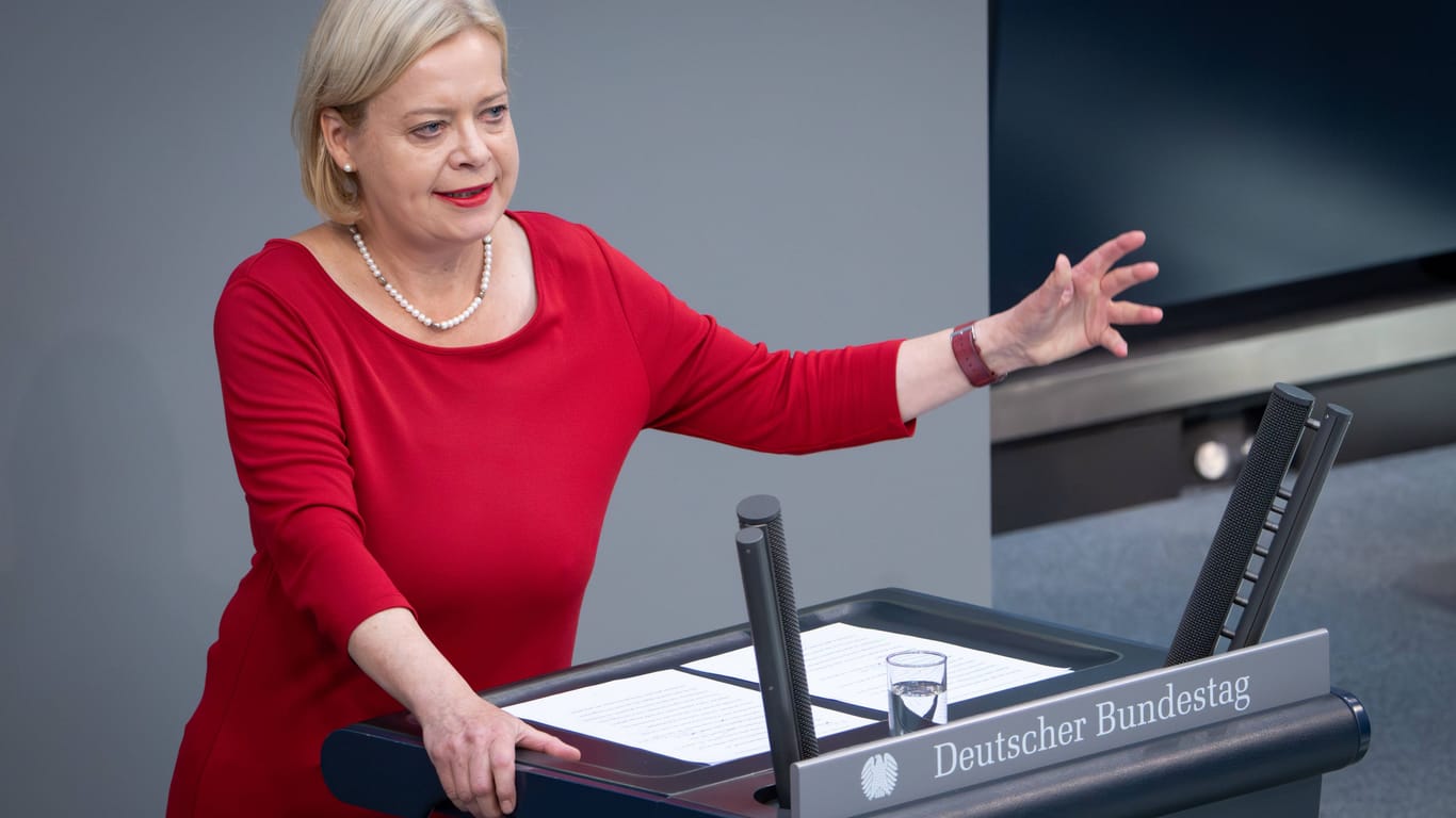 Berlin: Linken-Politikerin Lötzsch bei einer Rede.