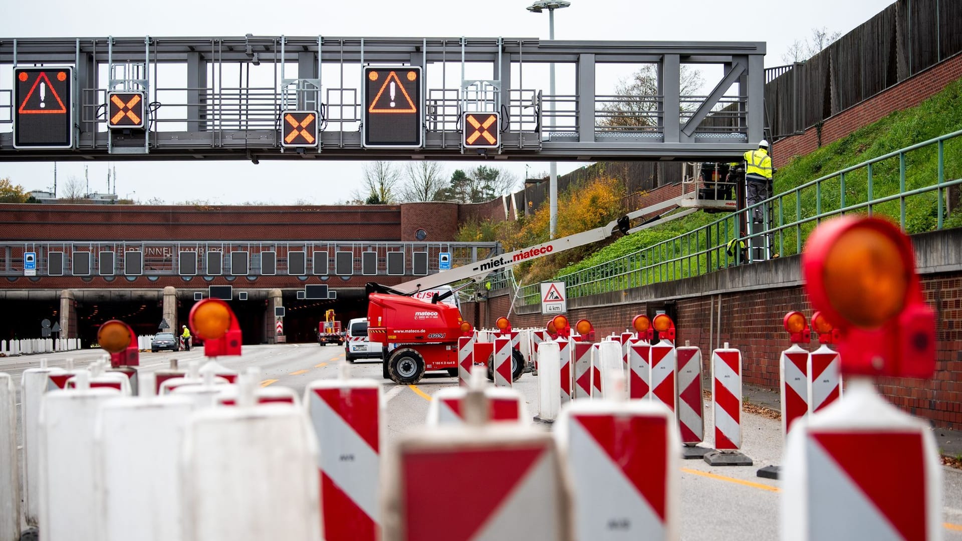 Die A7 mit dem Elbtunnel ist vom 4. bis zum 7. Juli zwischen Hamburg-Stellingen und Hamburg-Heimfeld voll gesperrt.