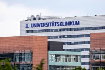 Beschäftigte der Uniklinik Frankfurt sollen für zwei Tage für gerechtere Löhne streiken.
