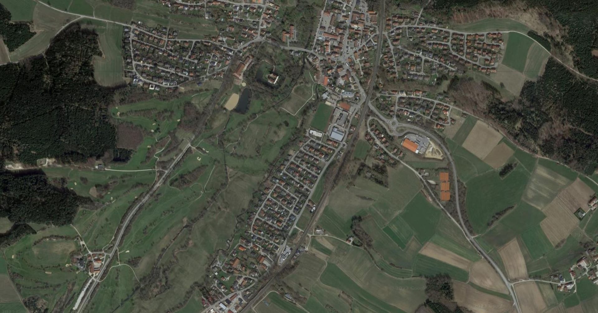 Satellitenbild von Reichertshausen: Hier kollidierten die beiden Züge.