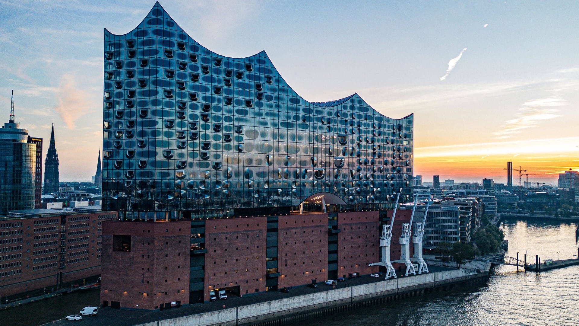 Die Hamburger Elbphilharmonie: Dort wird die EM-Auslosung über die Bühne gehen.