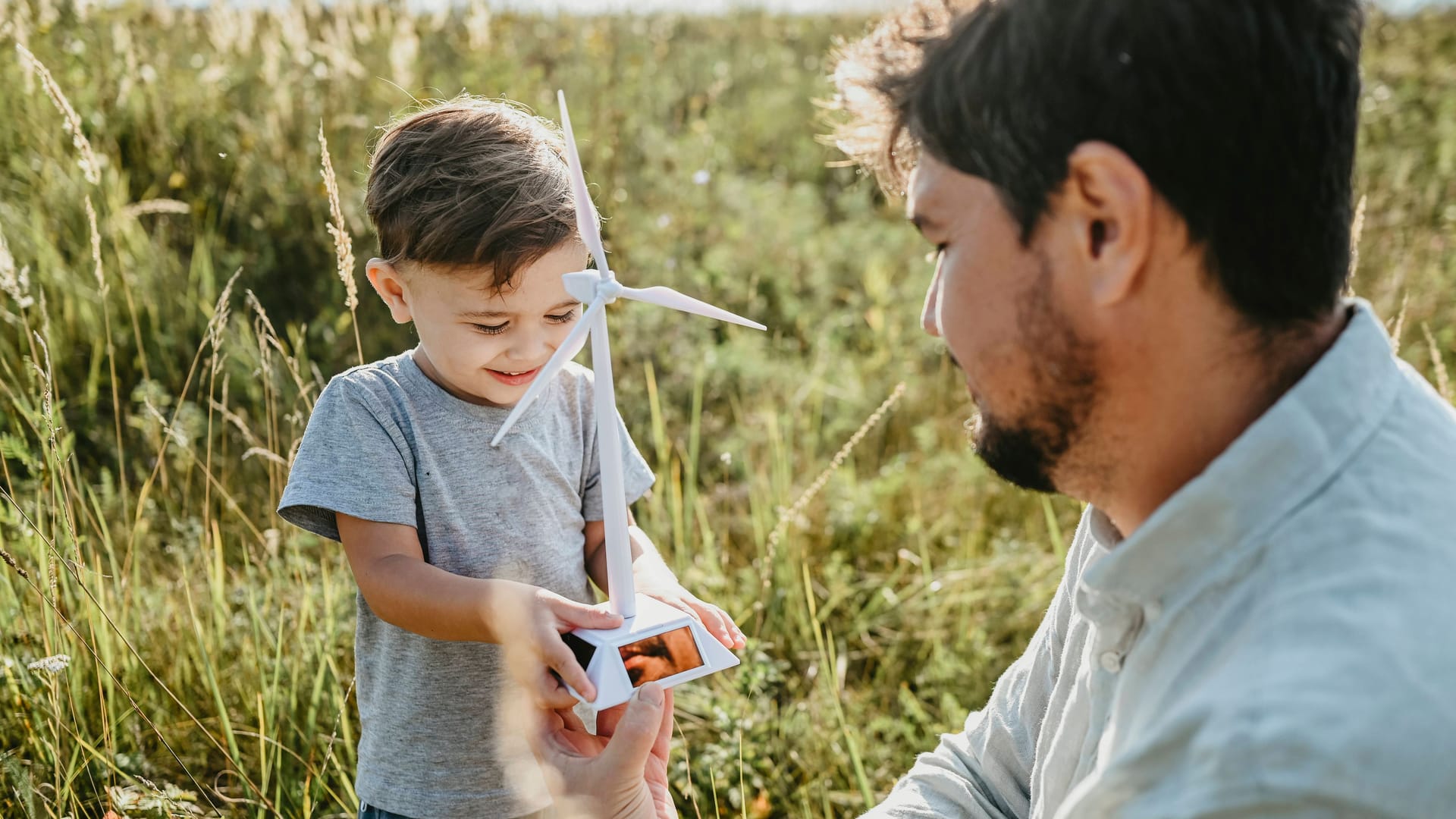 Vater und Sohn (Symbolbild): Die Geburtenrate in Deutschland ist rückläufig. Vater und Sohn (Symbolbild): Die Geburtenrate in Deutschland ist rückläufig.