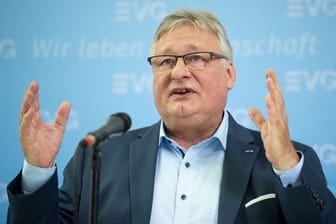 Martin Burkert (Archivbild): Der Vorsitzende der Eisenbahn- und Verkehrsgewerkschaft (EVG) warnt vor den Folgen ausbleibender Investitionen.