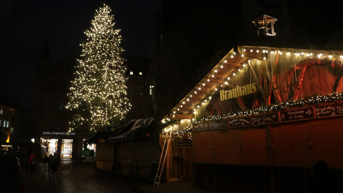 Weihnachtsbaum an der Marktkirche: So sieht er im Dunkeln aus.