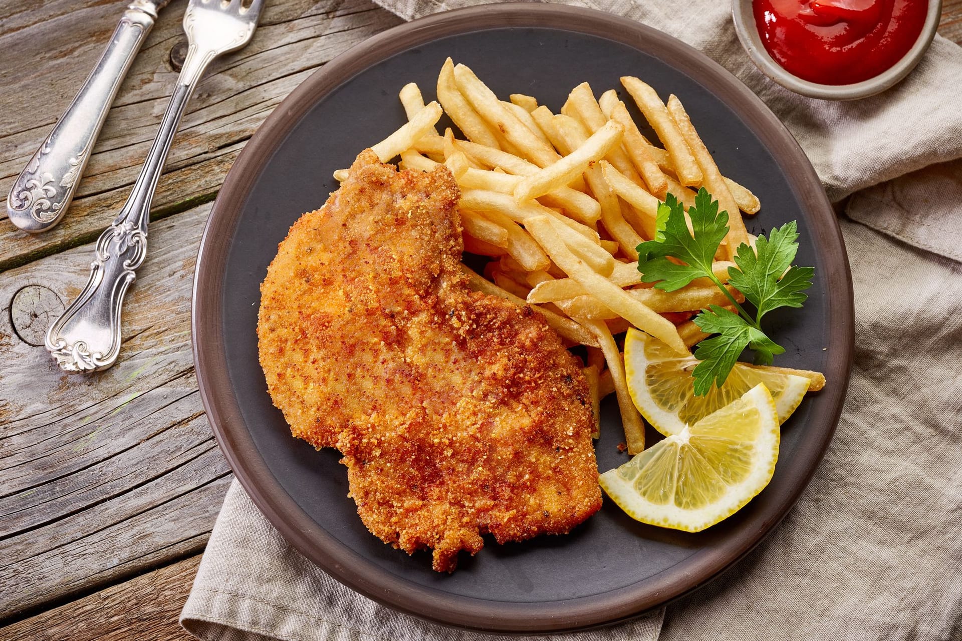 Schnitzel mit Pommes