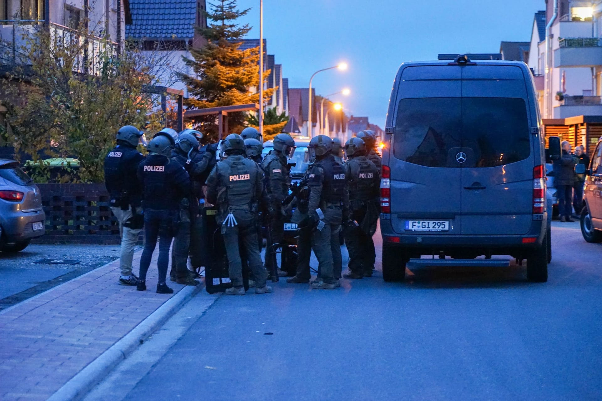 Großer Polizeieinsatz in Pfungstadt nach Bedrohung eines Stadtmitarbeiters.