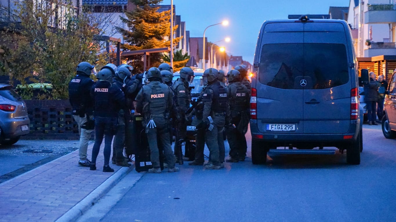 Großer Polizeieinsatz in Pfungstadt nach Bedrohung eines Stadtmitarbeiters.