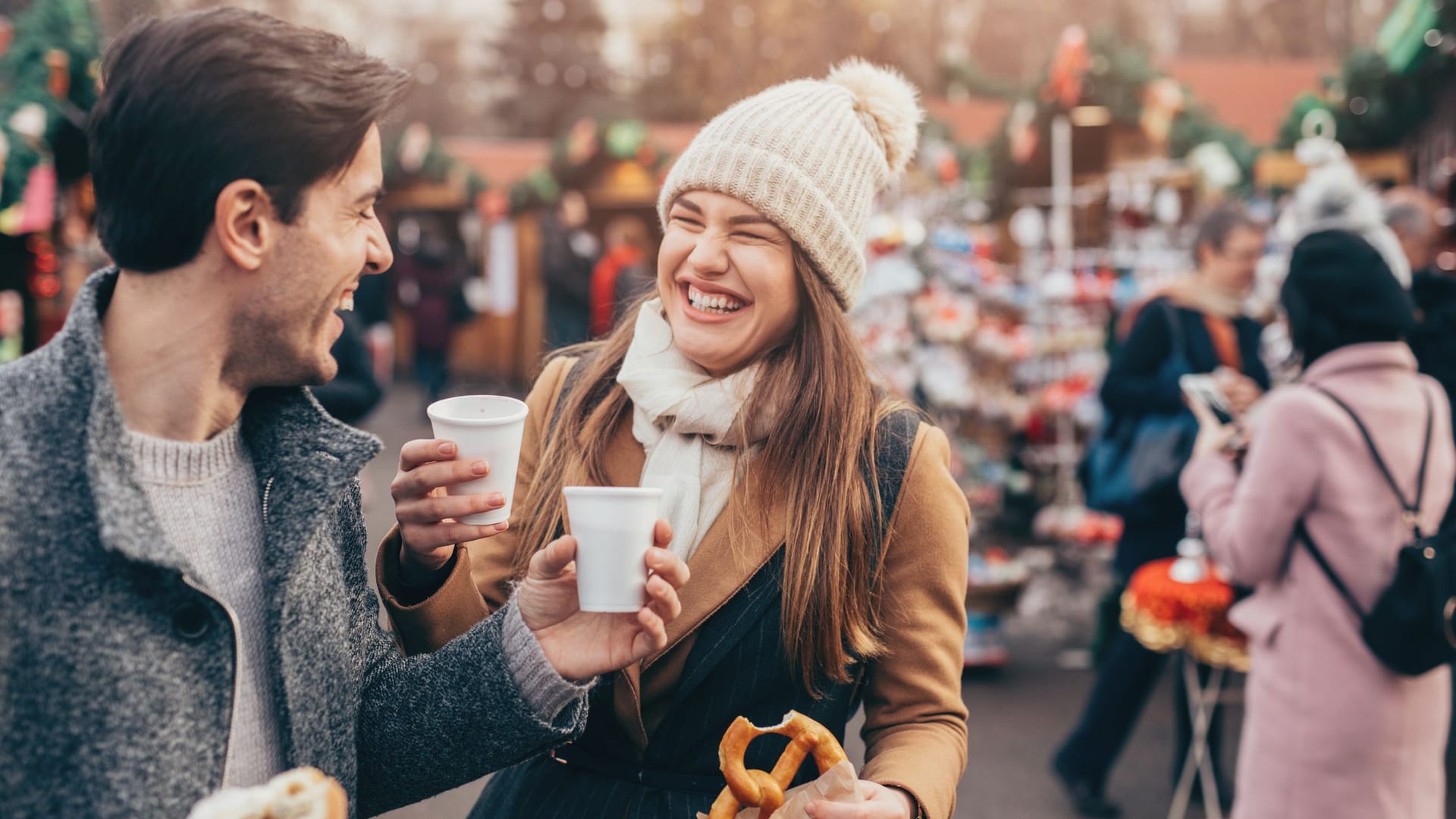 Der Weihnachtsmarkt in Monschau ist in der Adventszeit ein besonders romantischer Ort.