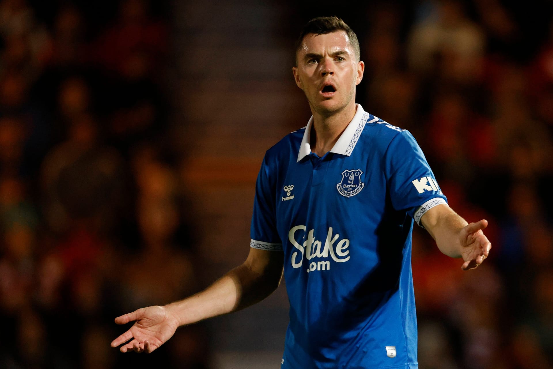 Michael Keane und der FC Everton stehen nun auf den Abstiegsrängen.