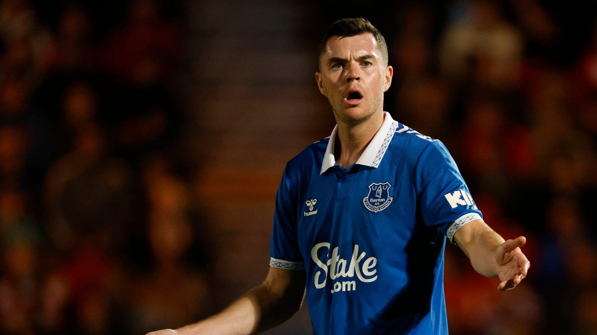 Michael Keane und der FC Everton stehen nun auf den Abstiegsrängen.