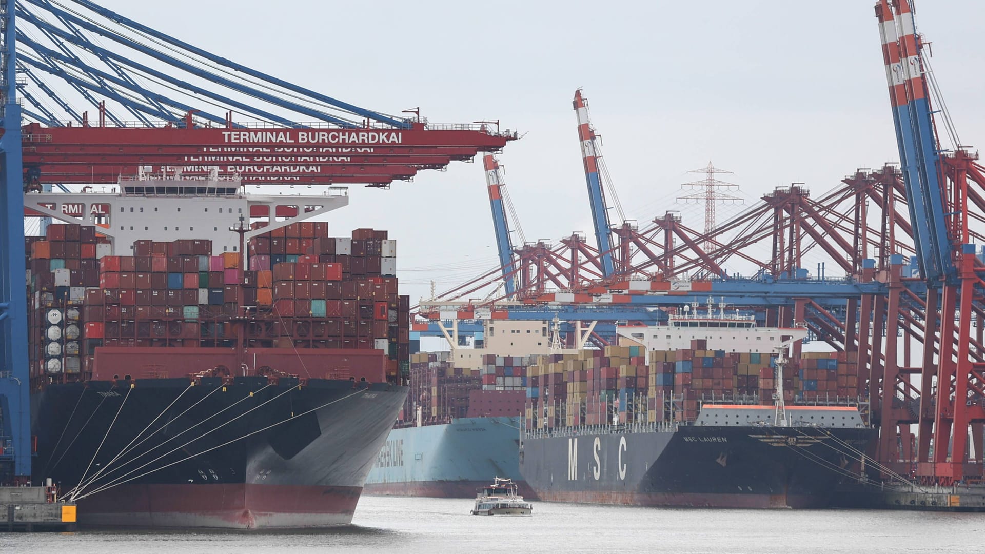 Ein Container Terminal im Hamburger Hafen (Symbolfoto): Mitarbeiter demonstrieren gegen den Teilverkauf des Hamburger Hafenkonzerns an MSC.