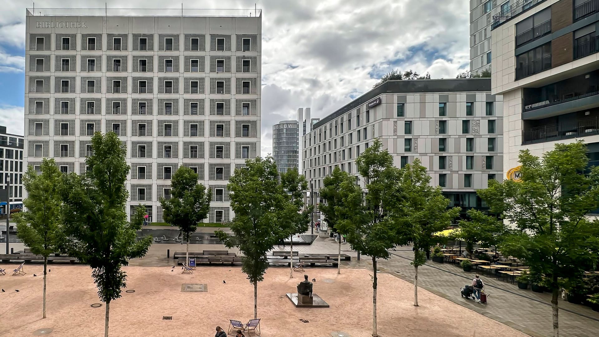 Stadtbibliothek im Europaviertel von Stuttgart (Archivbild): Hier gingen zwei Gruppen von Jugendlichen auf einander los. Stadtbibliothek im Europaviertel von Stuttgart (Archivbild): Hier gingen zwei Gruppen von Jugendlichen auf einander los.