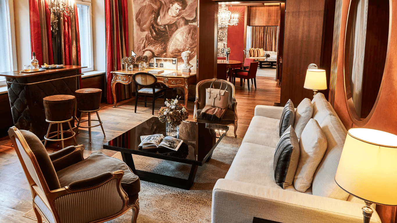 Die "Ludwig Suite" im Hotel "Vier Jahreszeiten" fällt vor allem durch luxuriöse Einrichtung auf.