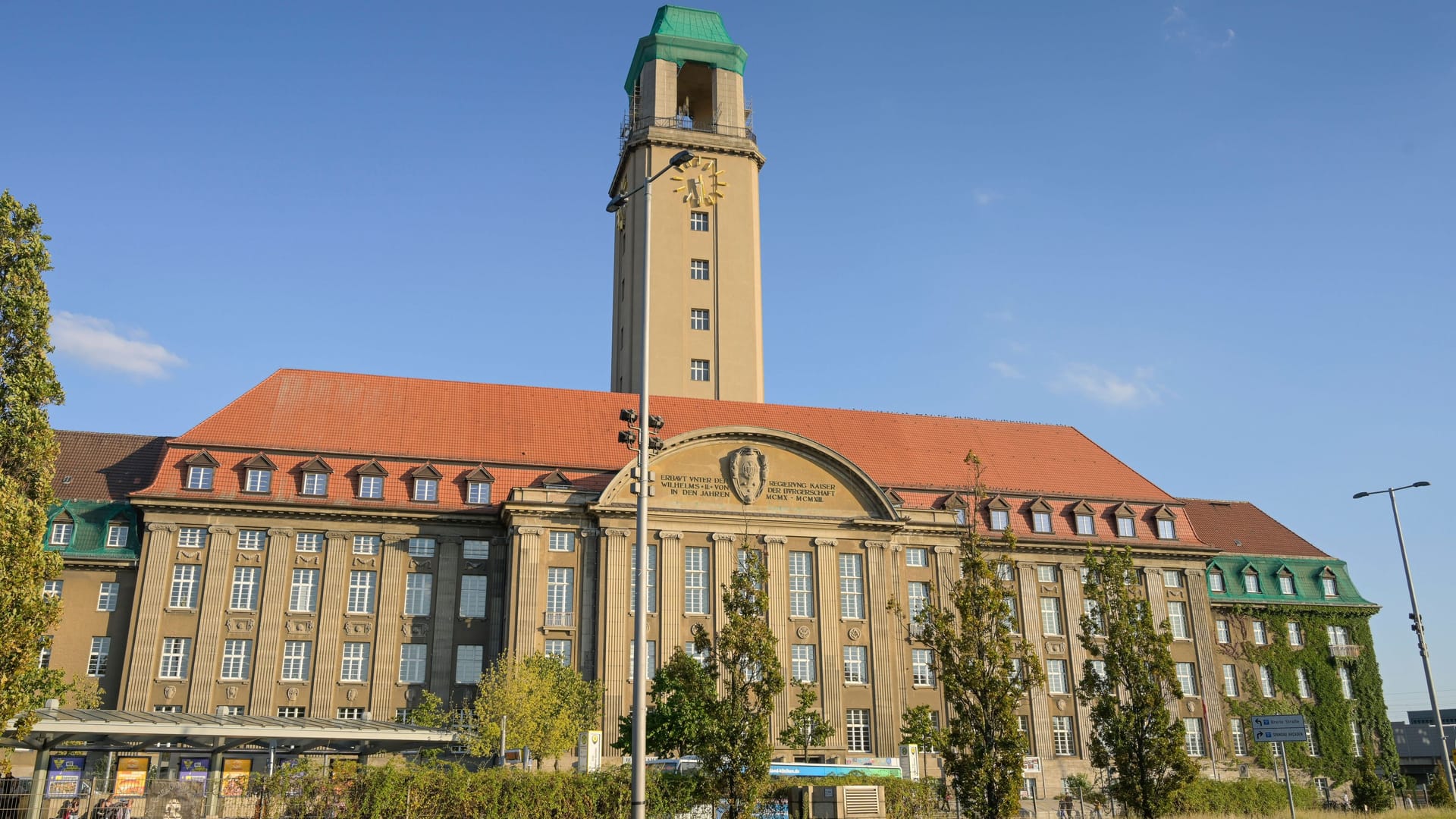 Rathaus Spandau (Archivbild): Hier haben Schausteller offenbar ein Büro besetzt. Rathaus Spandau (Archivbild): Hier haben Schausteller offenbar ein Büro besetzt.