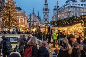 Der Christkindlmarkt auf dem Marienplatz (Archivbild) eröffnet in diesem Jahr am 27. November.