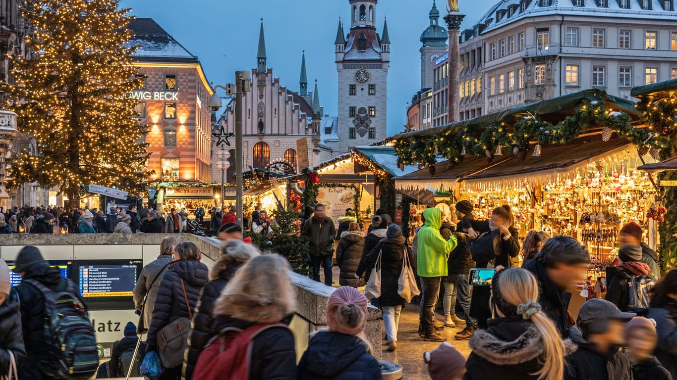 Der Christkindlmarkt auf dem Marienplatz (Archivbild) eröffnet in diesem Jahr am 27. November.