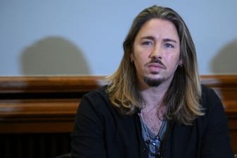 German-Israeli singer Gil Ofarim appears in the courtroom on the day of his trial on false accusation charge at the regional court in Leipzig
