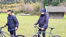 Bei Grenzkontrollen nahe Mittenwald hat die Bundespolizei zwei marokkanische Radler gestoppt, die einen kuriosen Plan verfolgten.
