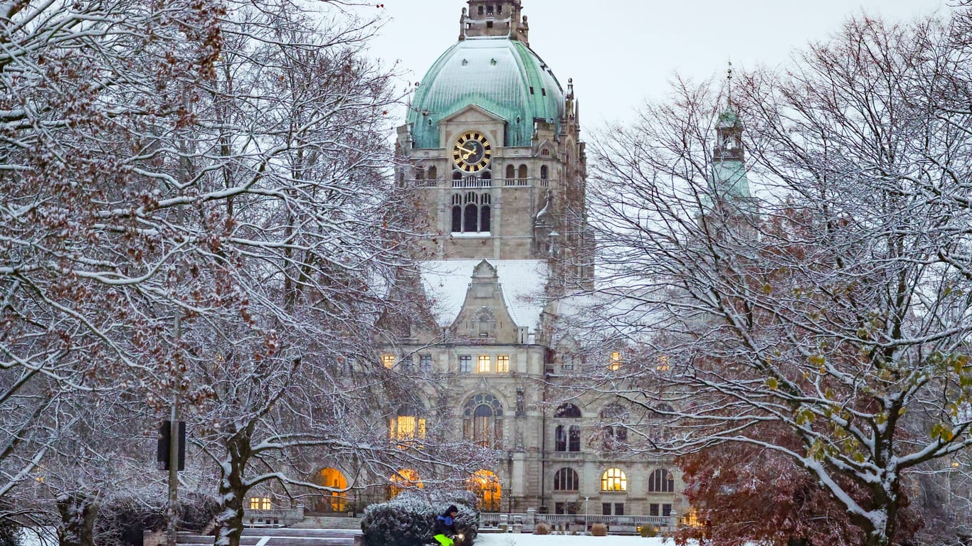 Wintereinbruch in der Landeshauptstadt Hannover: In Niedersachsen ist auch in den kommenden Tagen mit Schneeregen zu rechnen.