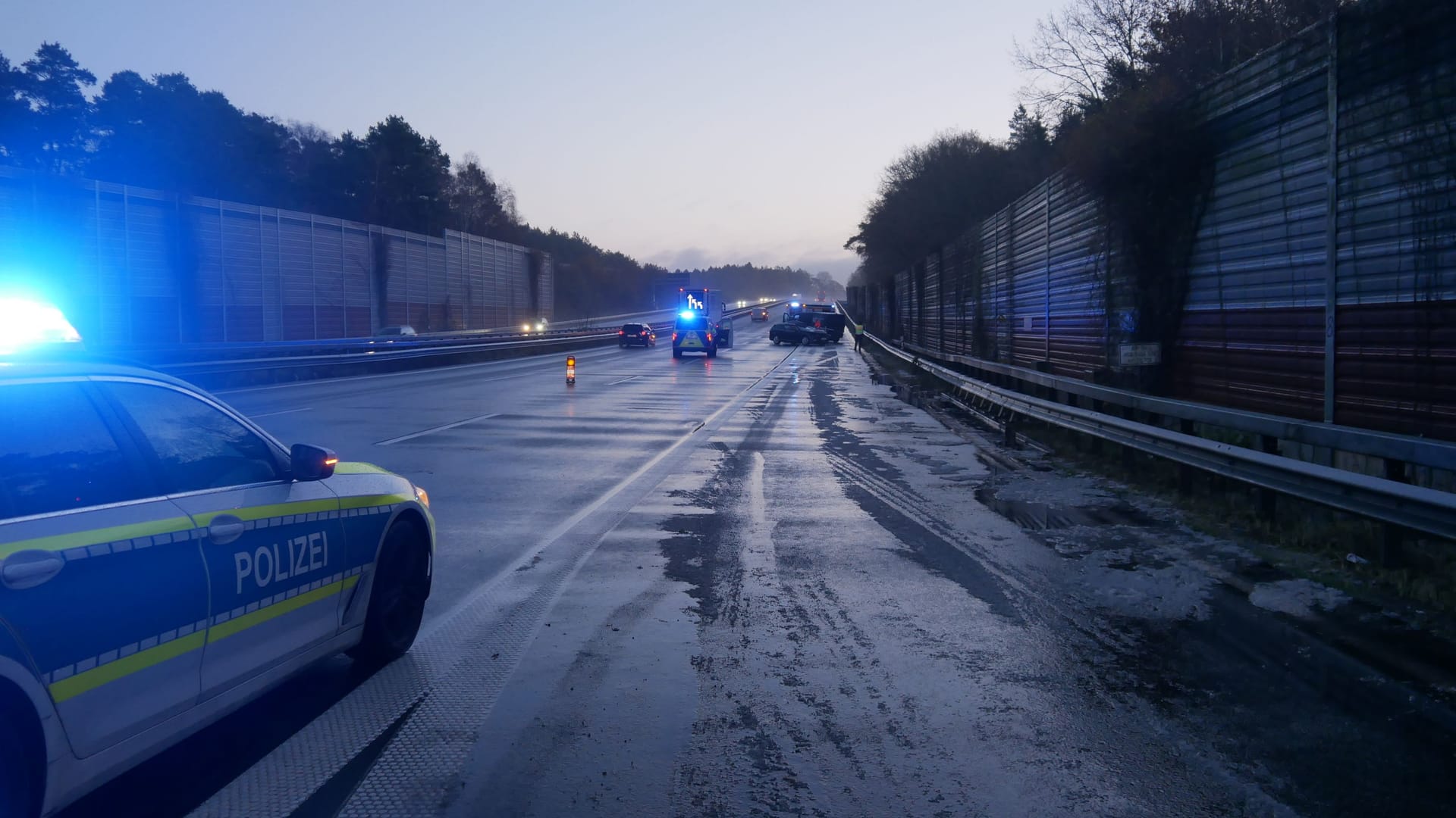 Eine Person ist bei dem Unfall ums Leben gekommen.