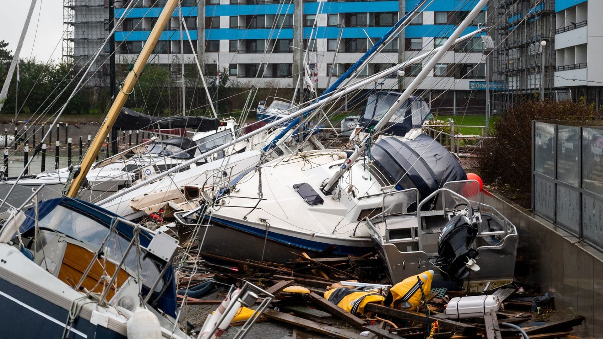 Land und Kommunen beraten nach Sturmflut im Norden